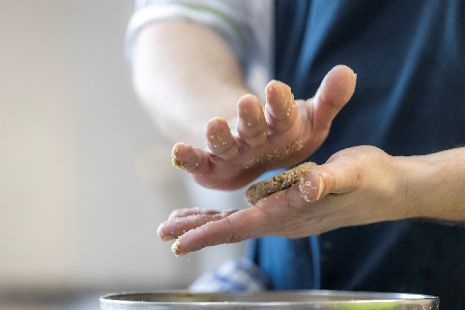 Come educare i nostri figli ad un'alimentazione sana? Lo scopriamo in questo articolo