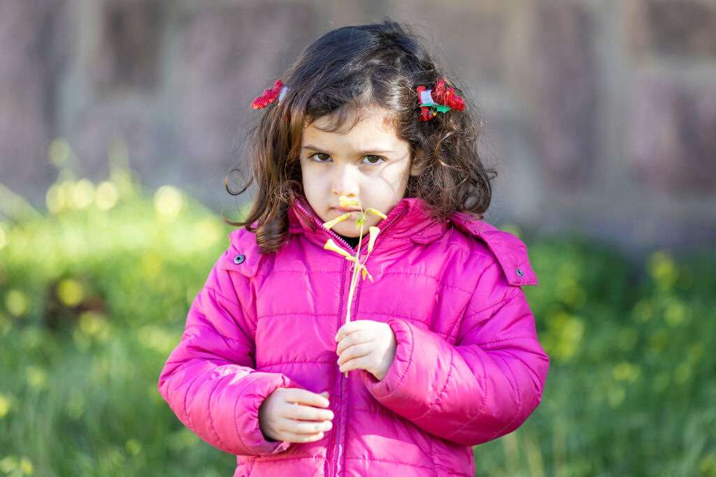 I genitori devono approfittare di ogni giornata di sole (ma anche di pioggia) per far stare i loro figli all'aperto